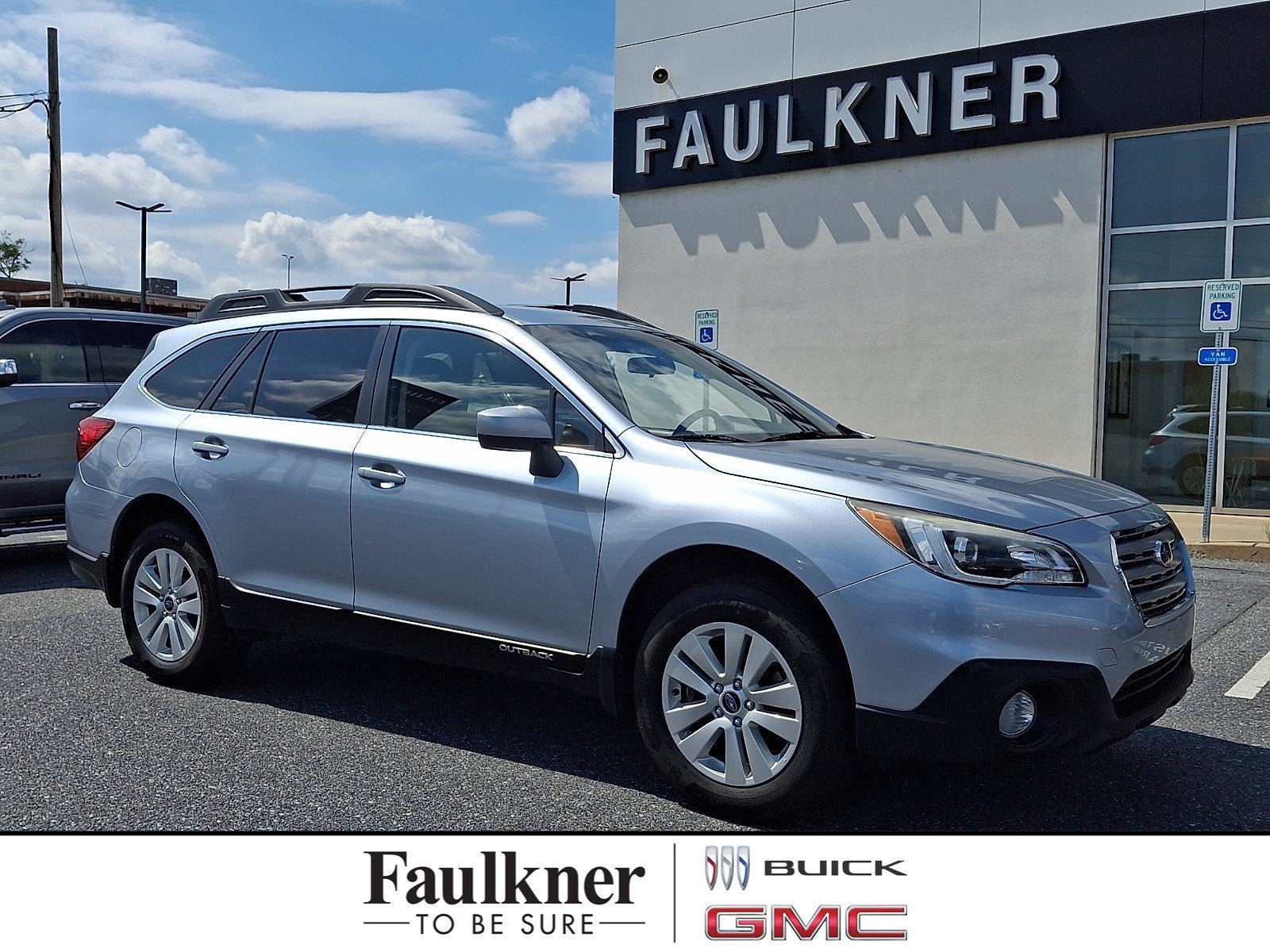 2017 Subaru Outback 2.5i Premium in Ice Silver Metallic — front three-quarter view