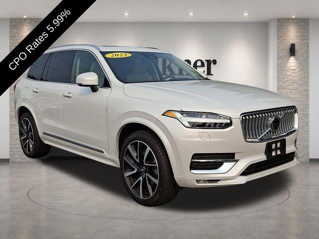 2023 Volvo XC90 B6 AWD Plus 7P in Crystal White Metallic — front three-quarter view