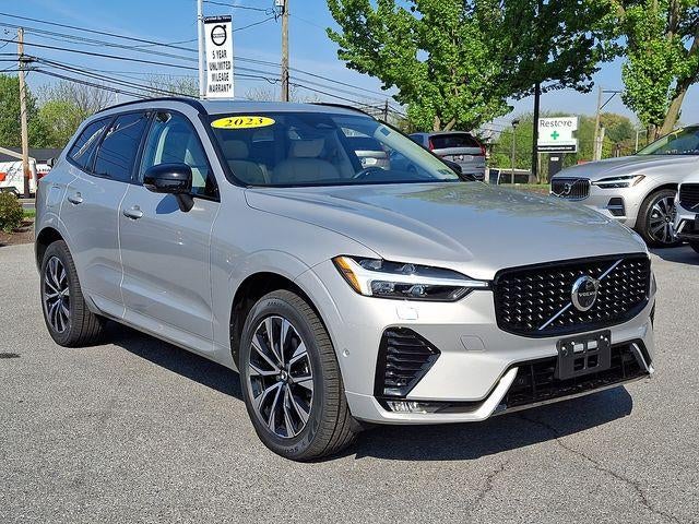 2023 Volvo XC60 B5 AWD Plus Dark Theme in Silver Dawn Metallic — front three-quarter view
