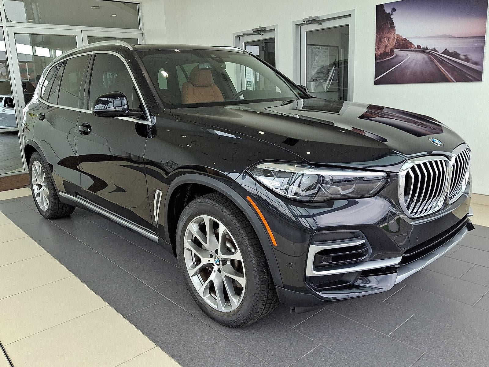 2023 BMW X5 xDrive40i Sports Activity Vehicle in Black Sapphire Metallic — front three-quarter view