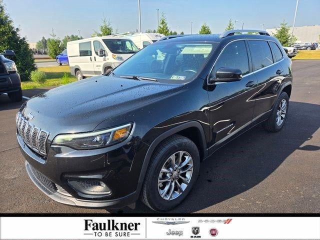 2019 Jeep Cherokee Latitude Plus 4x4 in Diamond Black Crystal Pearlcoat — front three-quarter view