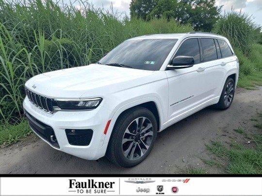 2023 Jeep Grand Cherokee Overland 4x4 in Bright White Clearcoat — front three-quarter view