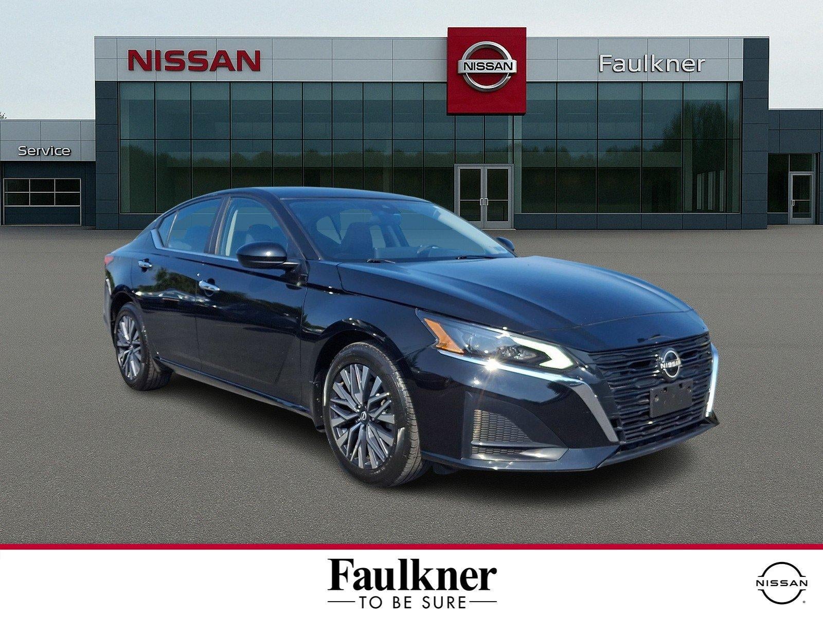 2023 Nissan Altima SV in Black — front three-quarter view
