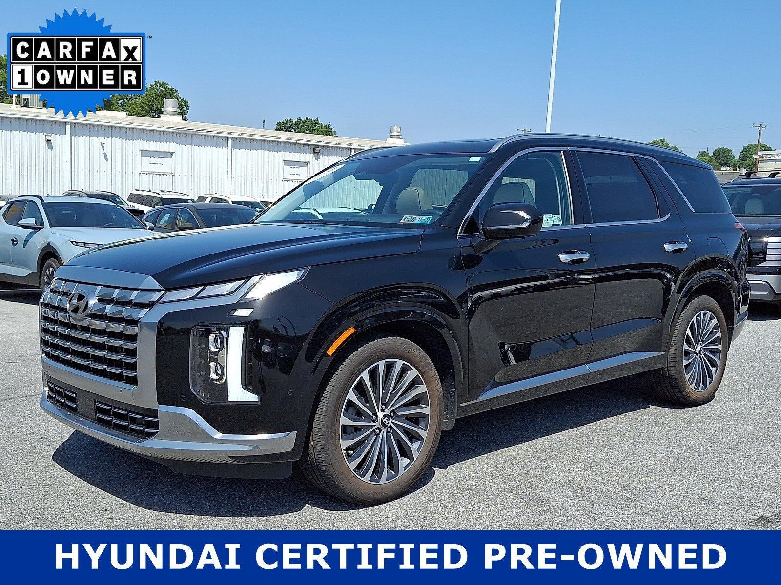 2025 Hyundai PALISADE Calligraphy in Abyss Black Pearl — front three-quarter view